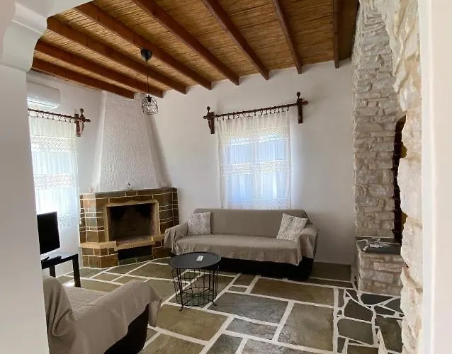 - Traditional House Ferienhaus *